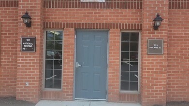10515-10535 Crestwood Dr, Manassas, VA à louer - Vidéo sur l’annonce professionnelle