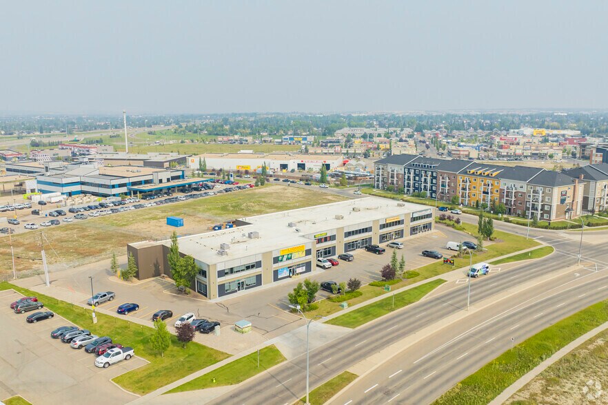 3 Kingsview Rd SE, Airdrie, AB à louer - Aérien – Image 2 sur 3