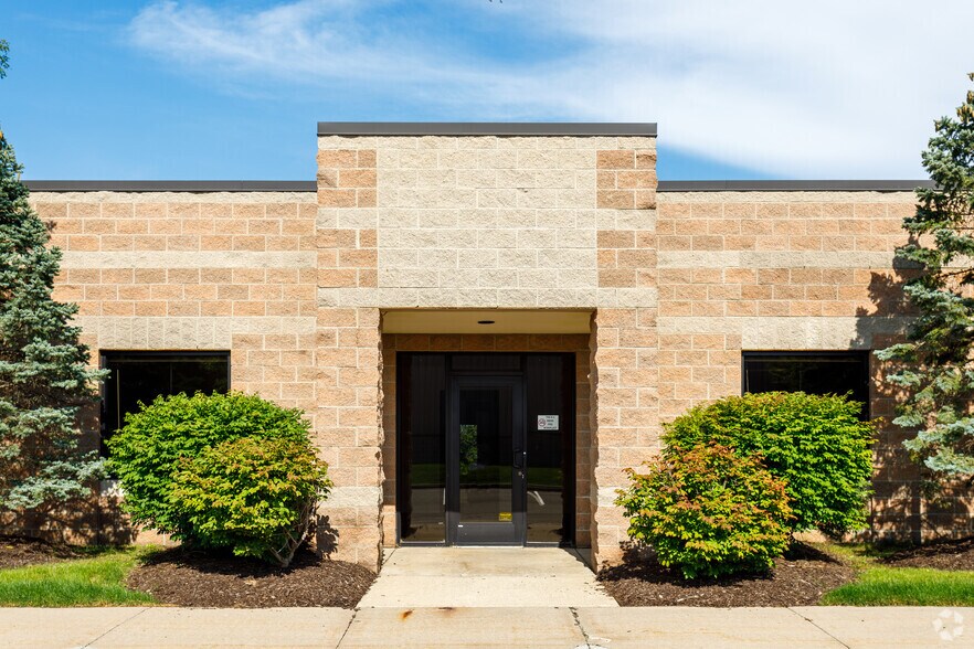 1168 Oak Valley Dr, Ann Arbor, MI à vendre - Photo de l’immeuble – Image 2 sur 7