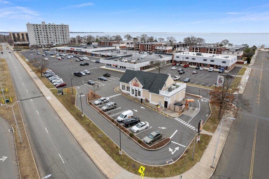 250 Captain Thomas Blvd, West Haven, CT à louer - Photo de l’immeuble – Image 1 sur 25