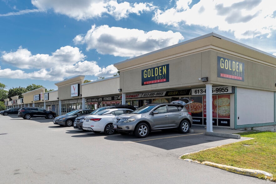 1730-1758 Montreal Rd, Ottawa, ON à louer - Photo de l’immeuble – Image 2 sur 10