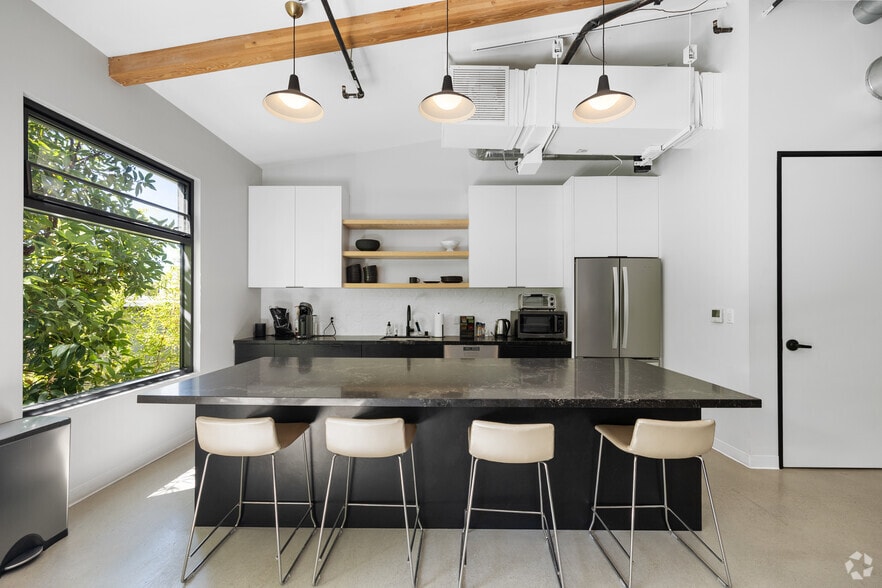 330 S Cedros Ave, Solana Beach, CA à louer - Photo intérieure – Image 3 sur 21