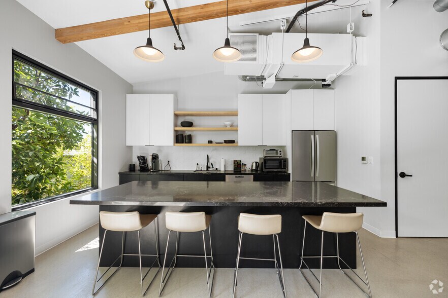 330 S Cedros Ave, Solana Beach, CA à louer - Photo intérieure – Image 3 sur 21