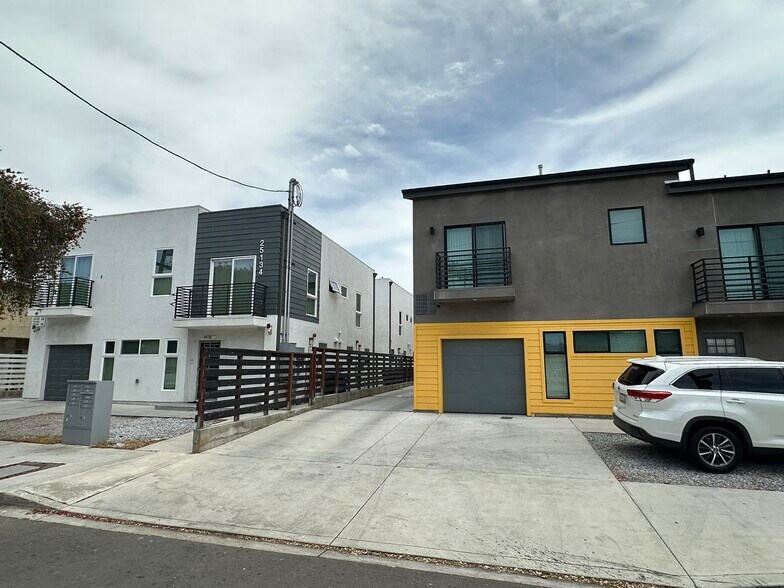 25134-25200 Frampton Avenue, Harbor City, CA à vendre - Photo de l’immeuble – Image 1 sur 11
