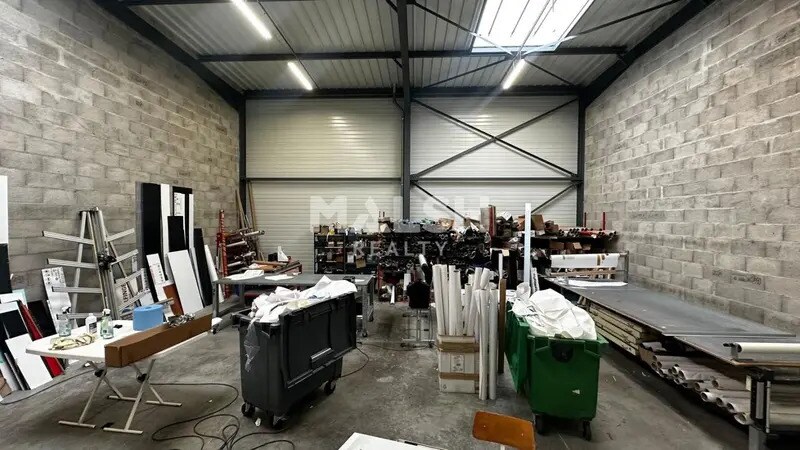 Local d’activités dans Cailloux-sur-Fontaines à louer - Photo de l’immeuble – Image 3 sur 7