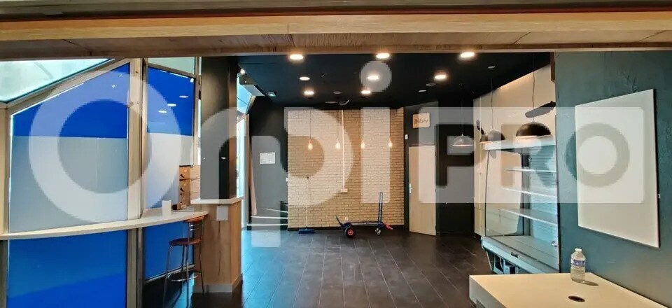 Local commercial dans Évry-Courcouronnes à louer - Photo intérieure – Image 3 sur 7