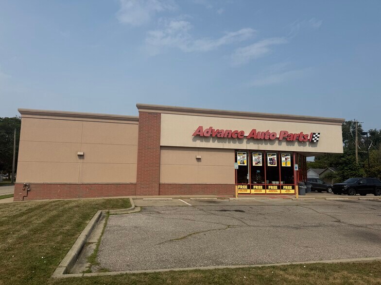 22901 Gratiot Ave, Eastpointe, MI à vendre - Photo de l’immeuble – Image 2 sur 8