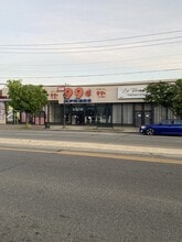 1081 Hempstead Tpke, Franklin Square, NY à louer Photo de l’immeuble– Image 2 sur 6