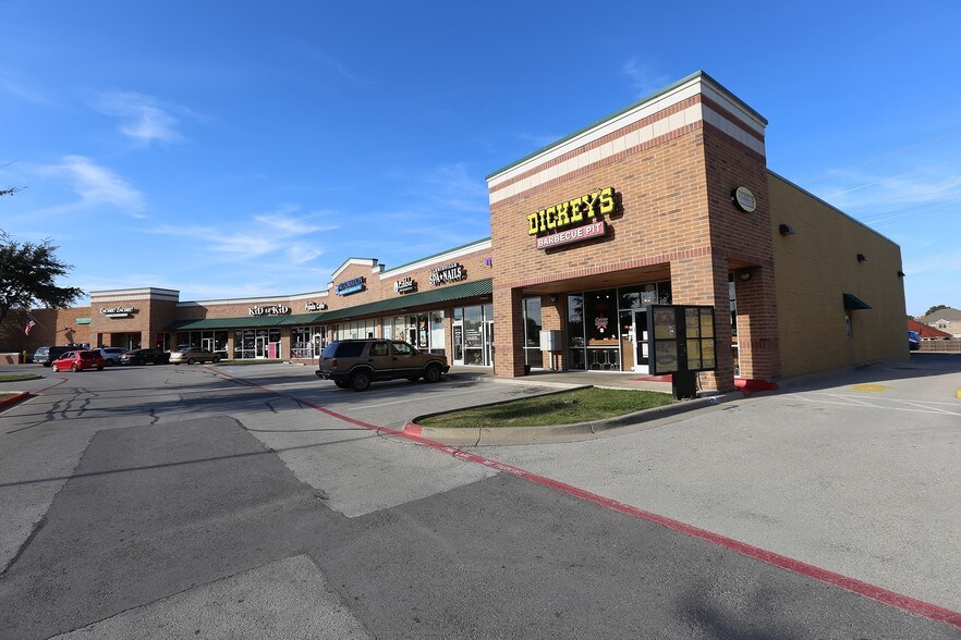 1511 Justin Rd, Lewisville, TX à louer - Photo de l’immeuble – Image 3 sur 15