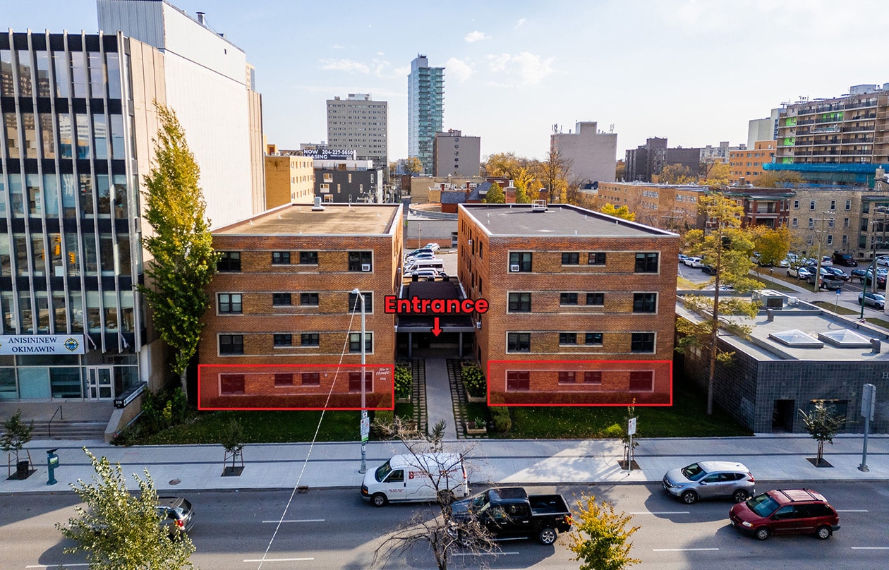 346 Broadway, Winnipeg, MB à louer Photo principale– Image 1 sur 6