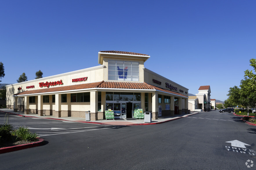 120-140 W Ontario Ave, Corona, CA à louer - Photo principale – Image 1 sur 7