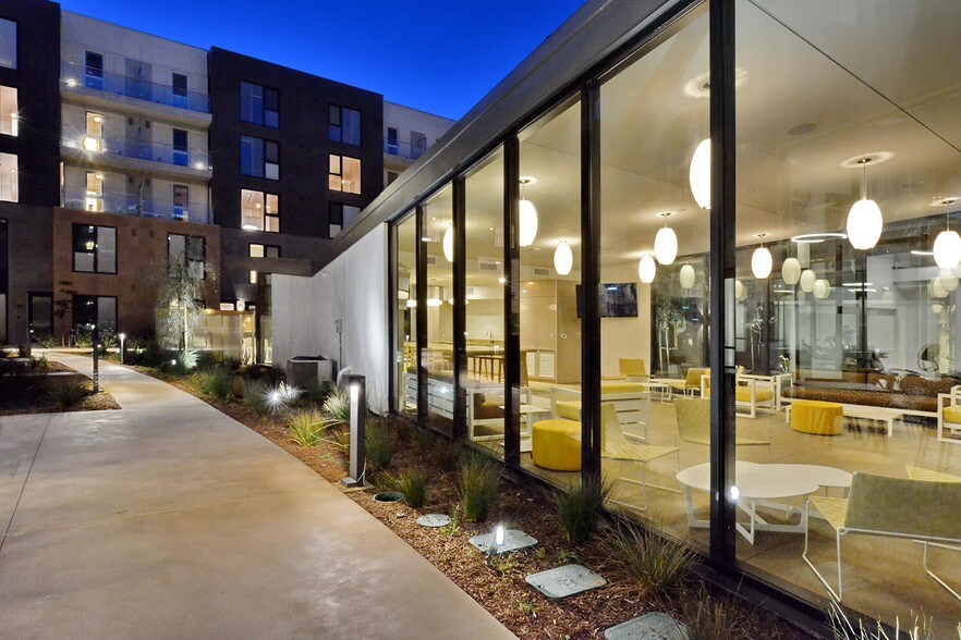 250 North City Dr, San Marcos, CA à louer - Photo de l’immeuble – Image 3 sur 28