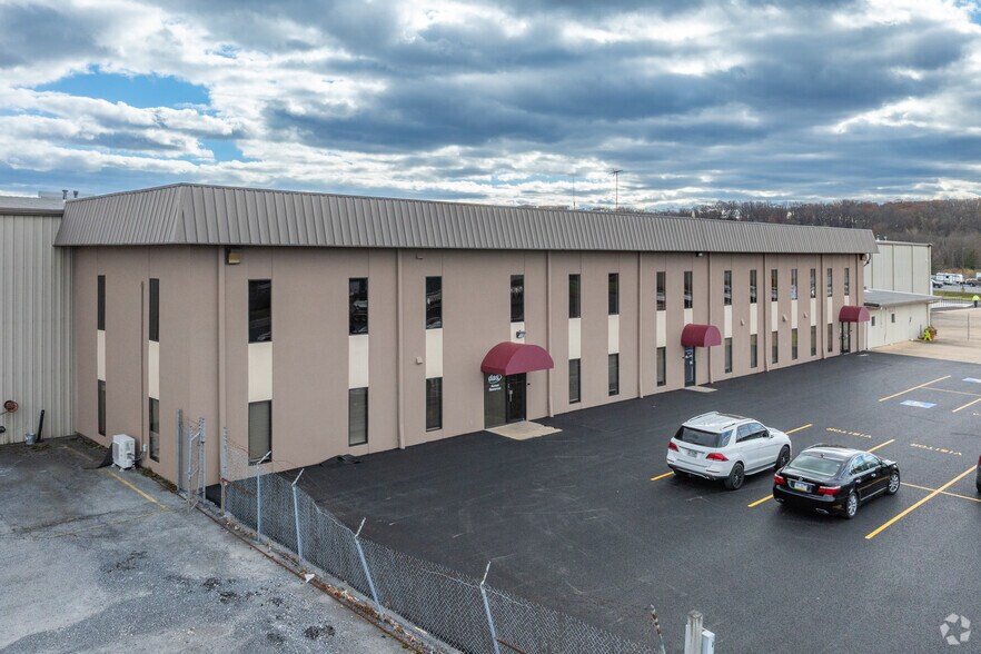 48 Industrial Rd, Elizabethtown, PA à louer - Photo principale – Image 1 sur 6