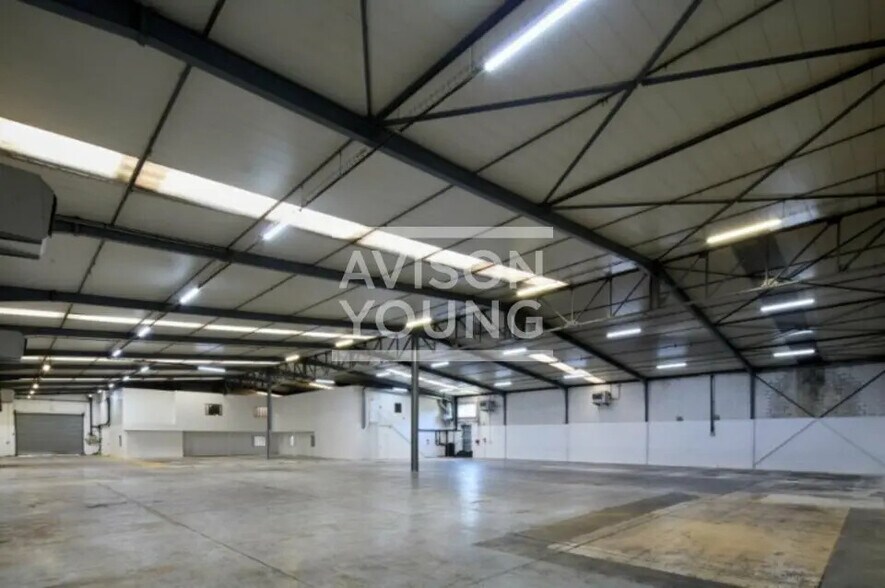 Local d’activités dans Morangis à louer - Photo de l’immeuble – Image 1 sur 3