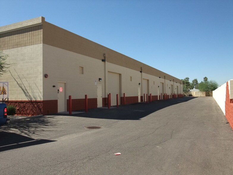 1060 N Eliseo Felix Jr Way, Avondale, AZ à louer - Photo de l’immeuble – Image 3 sur 6