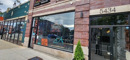 5434 N Clark St, Chicago, IL à louer Photo de l’immeuble– Image 2 sur 4