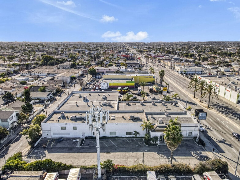 994 S La Brea Ave, Inglewood, CA à louer - Photo de l’immeuble – Image 1 sur 7