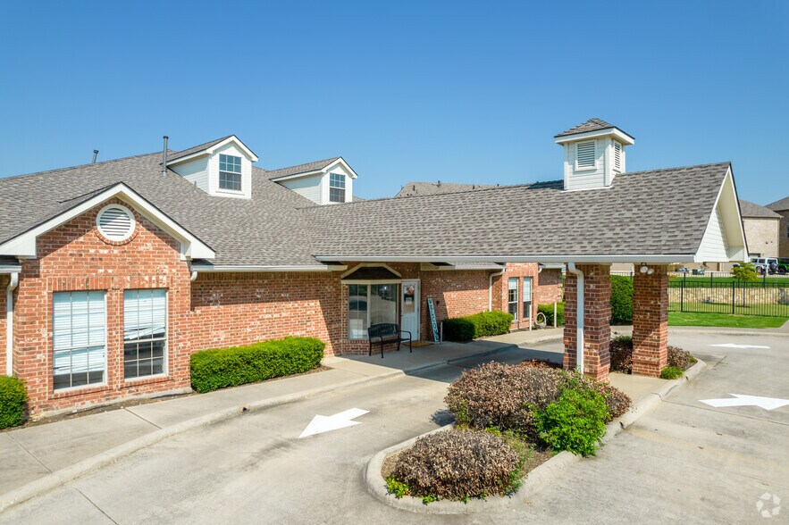 5925 Hillcrest Rd, Frisco, TX à vendre - Photo de l’immeuble – Image 3 sur 4