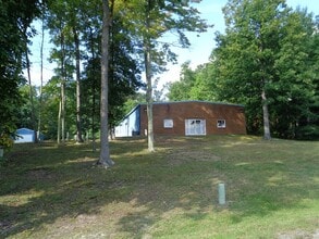 155 Philpott Ln, Beaver, WV à louer Photo de l’immeuble– Image 1 sur 4