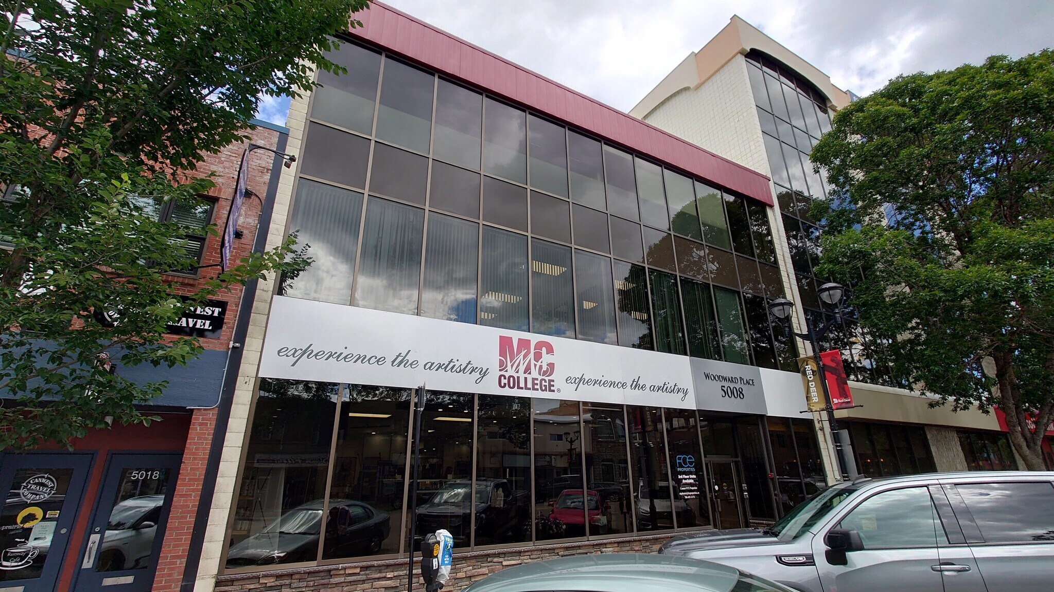 5008 50 St, Red Deer, AB à louer Photo de l’immeuble– Image 1 sur 4