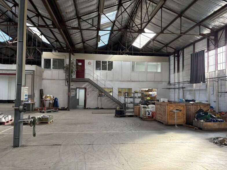 Local d’activités dans Feyzin à louer - Photo de l’immeuble – Image 3 sur 7