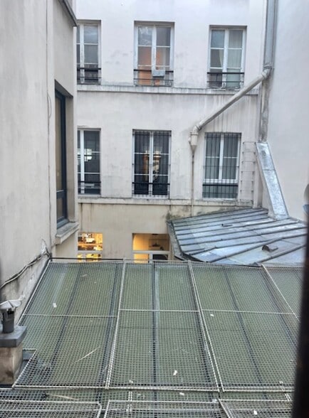 17-19 Rue Des Jeuneurs, Paris à louer - Photo de l’immeuble – Image 2 sur 14