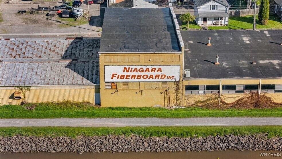 140 Van Buren St, Lockport, NY à louer - Photo principale – Image 1 sur 48
