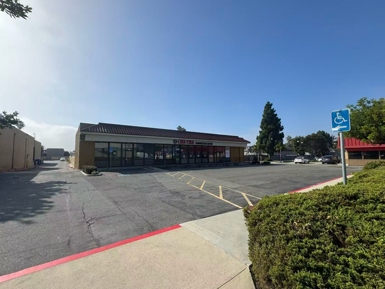 6908-6916 Warner Ave, Huntington Beach, CA à vendre Photo intérieure– Image 1 sur 8