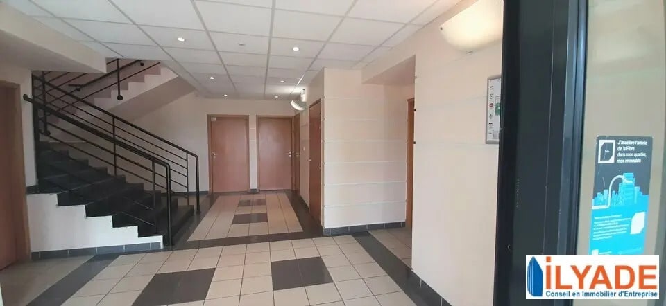 730 Rue René Descartes, Aix-en-Provence à louer - Hall d’entrée – Image 3 sur 5