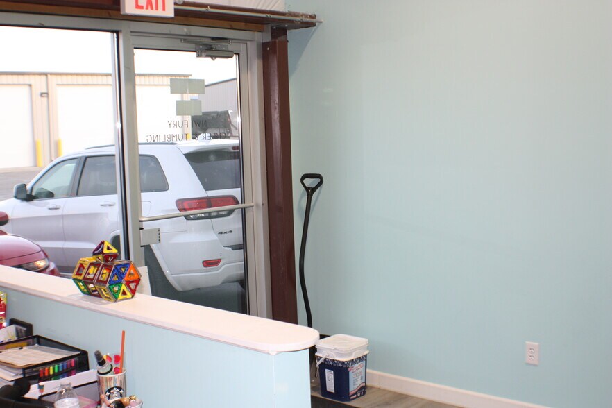 9934 Express Dr, Highland, IN à louer - Photo intérieure – Image 3 sur 6