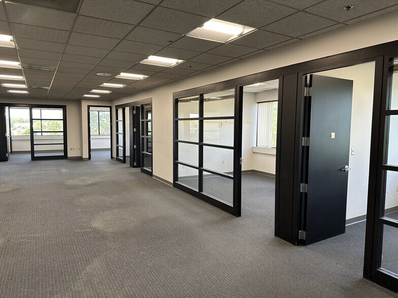 600 Clark Rd, Tewksbury, MA à louer - Photo intérieure – Image 3 sur 11