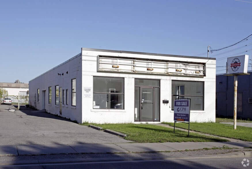 817 Kipling Ave, Toronto, ON à louer - Photo de l’immeuble – Image 2 sur 2