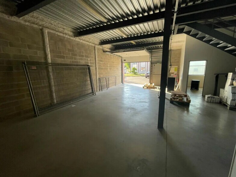 Local d'activités dans SAINT-OUEN-L'AUMONE à vendre - Photo intérieure – Image 3 sur 12