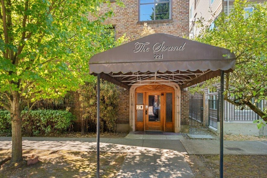 221 Belmont Ave E, Seattle, WA à vendre - Photo de l’immeuble – Image 1 sur 5