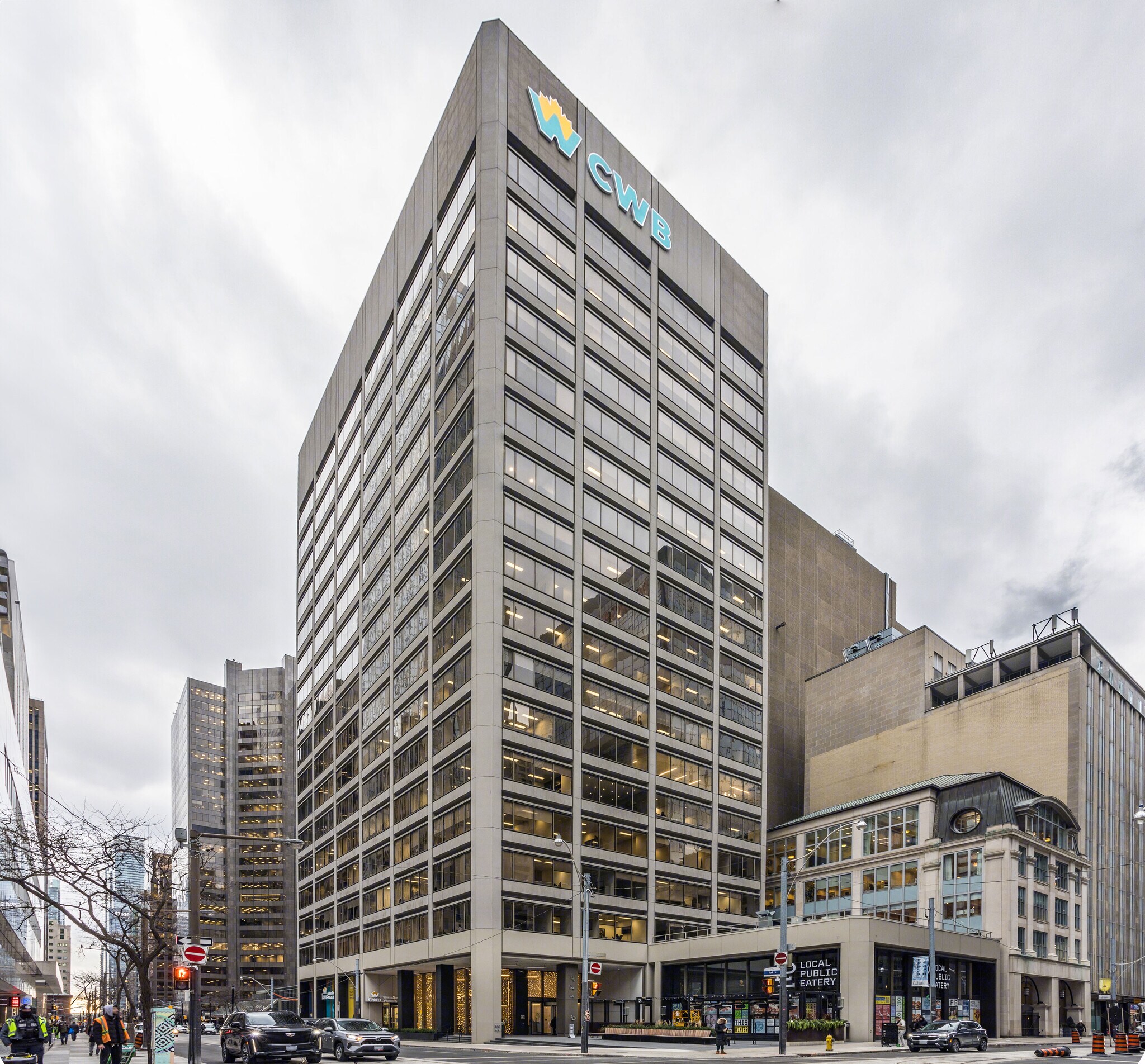 141 Adelaide St W, Toronto, ON à louer Photo de l’immeuble– Image 1 sur 4