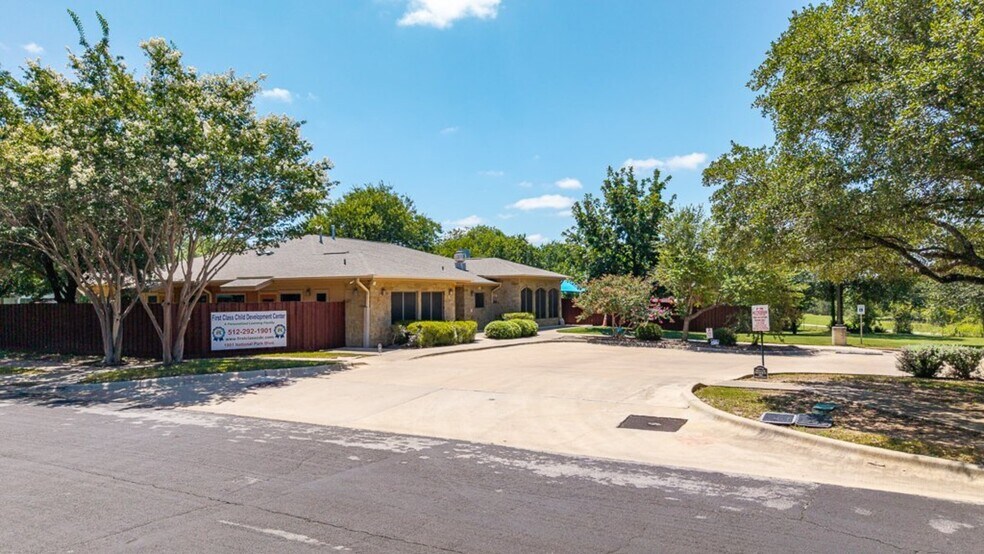 1901 National Park Blvd, Austin, TX à louer - Photo principale – Image 2 sur 22