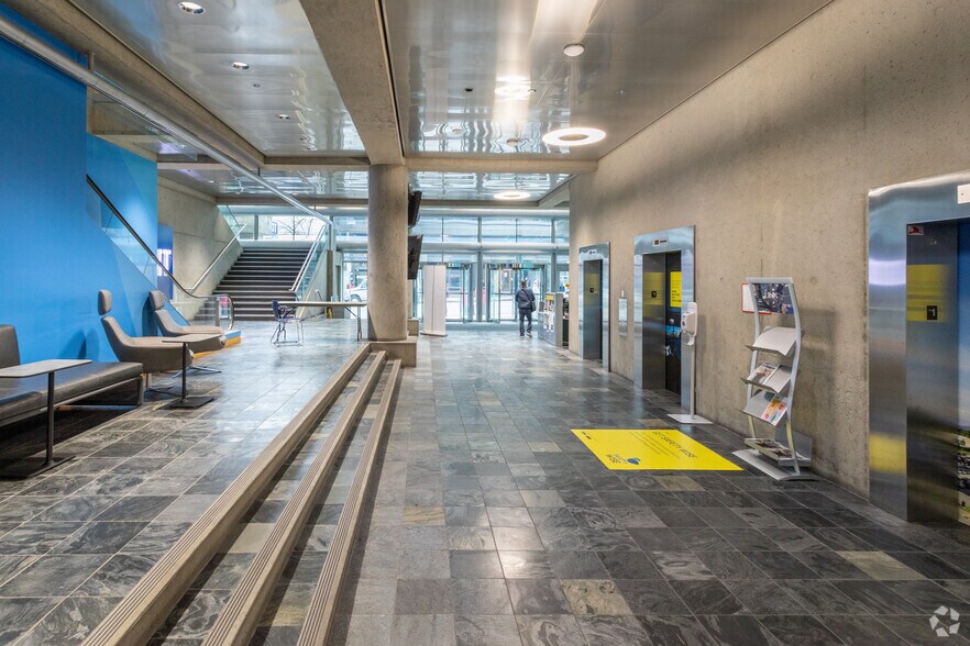 555 Seymour St, Vancouver, BC à louer - Hall d’entrée – Image 2 sur 7