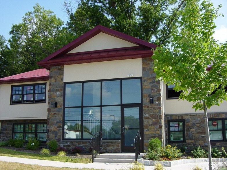 240 W Germantown Pike, East Norriton Township, PA à louer - Photo de l’immeuble – Image 3 sur 4