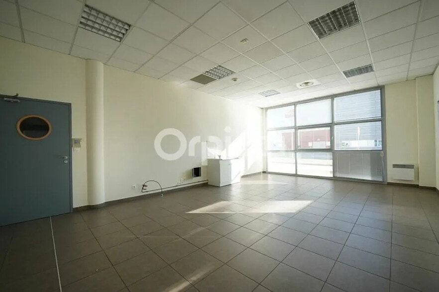 50 Rue Jean Zay, Saint-Priest à louer - Photo de l’immeuble – Image 3 sur 12