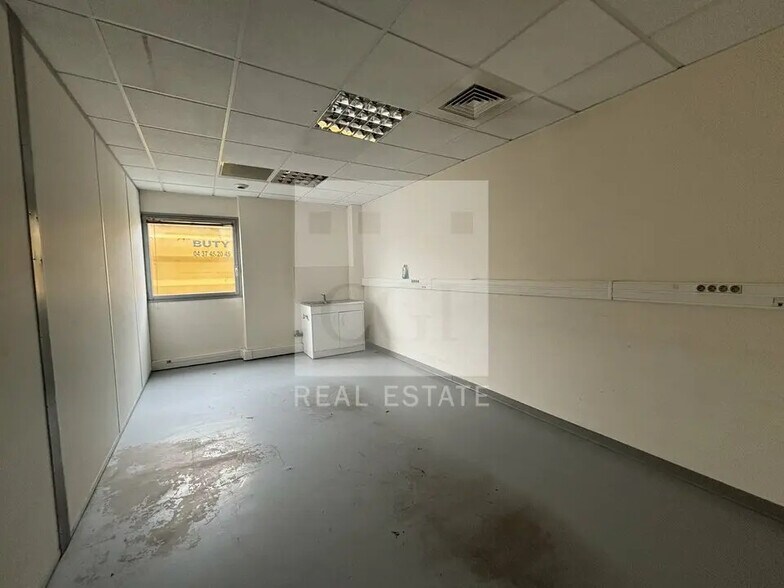 Bureau dans Saint-Priest à louer - Photo de l’immeuble – Image 2 sur 13