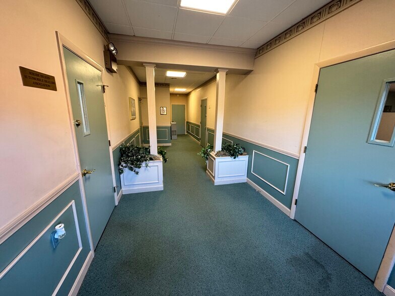 353 Centerville Rd, Warwick, RI à louer - Photo de l’immeuble – Image 3 sur 12