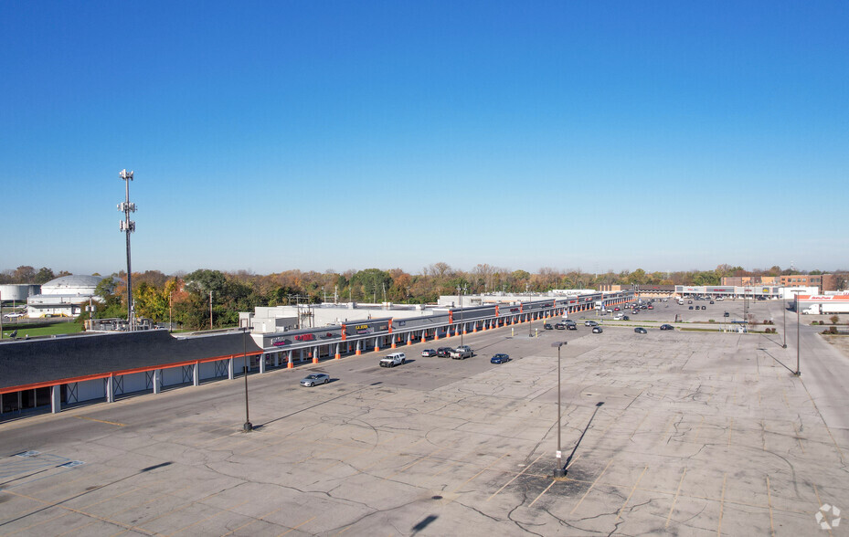 2802 Lafayette Rd, Indianapolis, IN à louer - Photo de l’immeuble – Image 1 sur 3