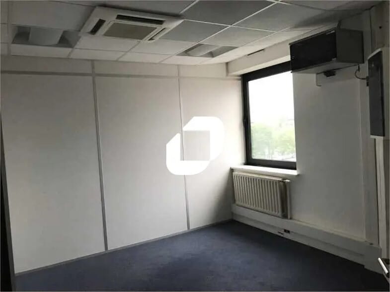 Local d’activités dans Cergy à louer - Photo de l’immeuble – Image 1 sur 2