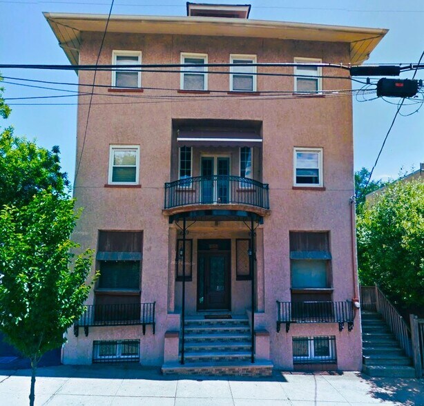 233 Sand Ln, Staten Island, NY à vendre - Photo de l’immeuble – Image 3 sur 6