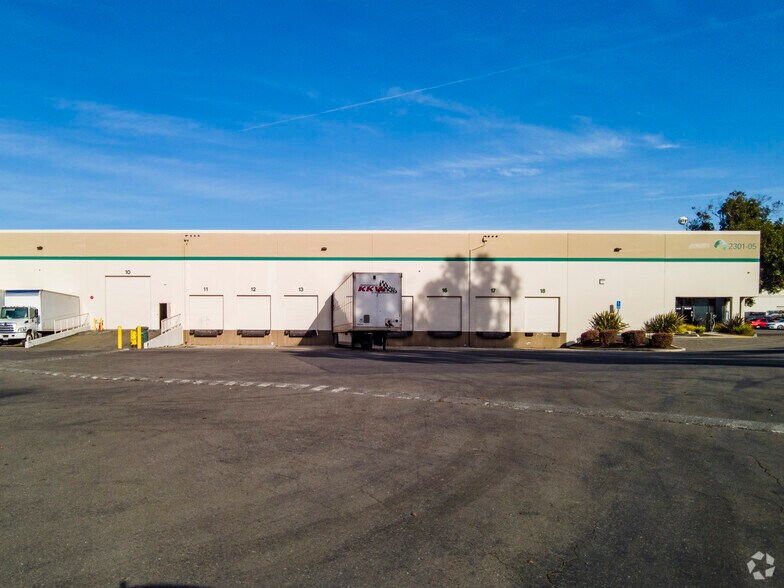 2140-2152 W Winton Ave, Hayward, CA à louer - Photo de l’immeuble – Image 2 sur 6
