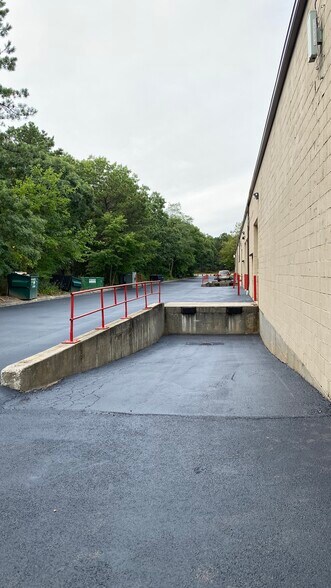 1543 Lincoln Ave, Holbrook, NY à louer - Photo de l’immeuble – Image 2 sur 9