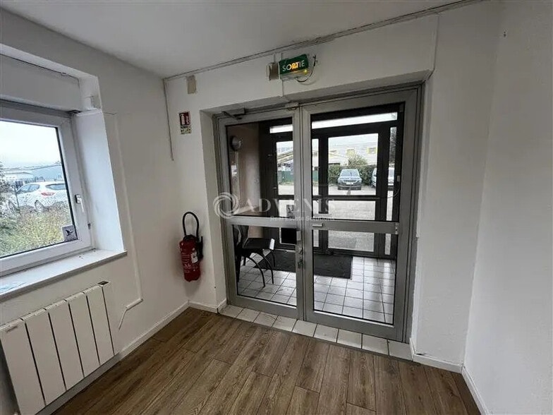 Local d'activités dans Mundolsheim à vendre - Photo de l’immeuble – Image 3 sur 10