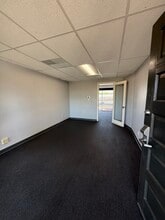 17501 Irvine Blvd, Tustin, CA à louer Photo intérieure– Image 1 sur 4