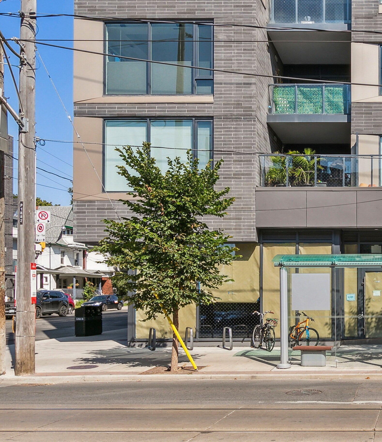 1884 Queen St E, Toronto, ON à louer Photo de l’immeuble– Image 1 sur 3