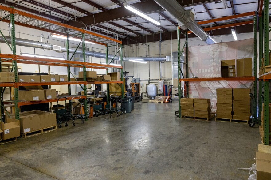 716-101 Gallimore Dairy, High Point, NC à louer - Photo de l’immeuble – Image 3 sur 15